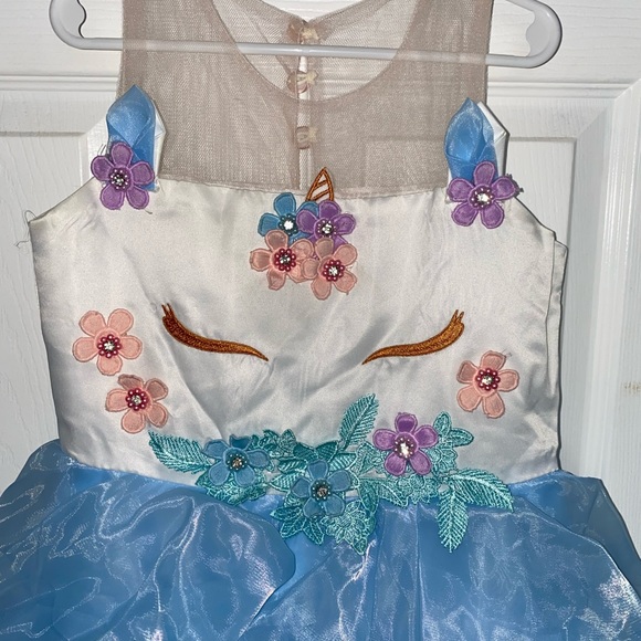 Adorable Unbranded Girls Unicorn Dress Size 2 from China (fits like a 6-8 US) - Picture 3 of 7